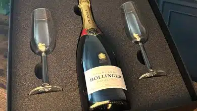 The Ultimate Guide to Gifting Champagne: Ideas, Pairings, and Thoughtful Touches